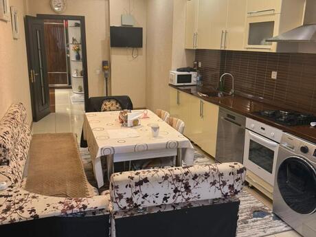 4 otaqlı yeni tikili - 8 Noyabr m. - 164 m²