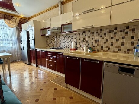 Аренда: 3-комнатная квартира, 140 м², Nəriman Nərimanov: 1 300 ₼/мес 5