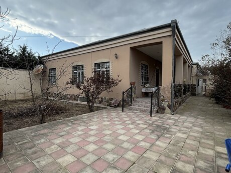 Satılır 3 otaqlı həyət evi/bağ evi 110 m², Binə q.