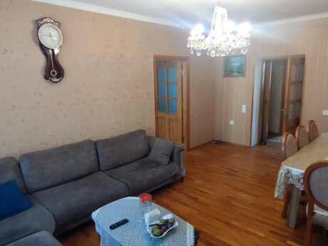 4 otaqlı köhnə tikili - Bakıxanov q. - 100 m²