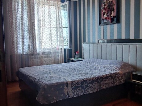 4 otaqlı köhnə tikili - Bakıxanov q. - 100 m²