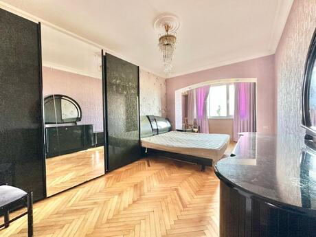 4 otaqlı köhnə tikili - Elmlər Akademiyası m. - 105 m²