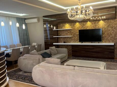 4 otaqlı yeni tikili - 28 May m. - 190 m²