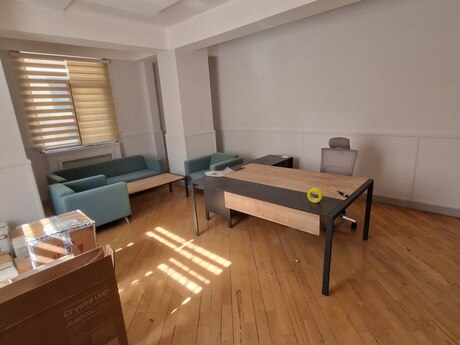 2-комн. офис - м. Низами - 90 м²