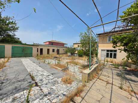 Satılır 11 otaqlı həyət evi/bağ evi 3400 m², Novxanı q.