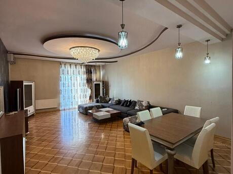 Satılır 4 otaqlı yeni tikili 180 m², Gənclik m.