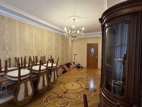 3 otaqlı yeni tikili - 8 Noyabr m. - 126 m²