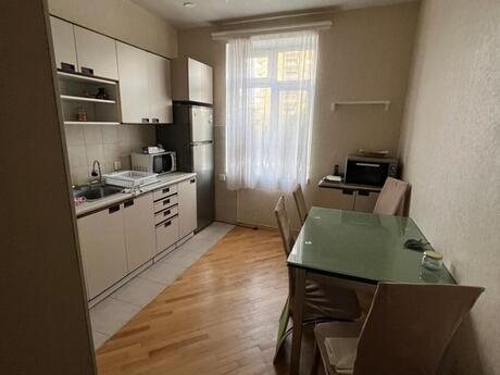 3 otaqlı köhnə tikili - Nəriman Nərimanov m. - 90 m²