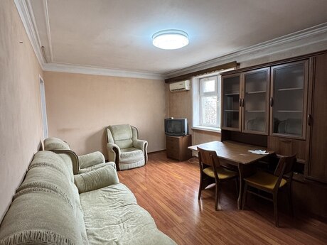 2 otaqlı köhnə tikili - Elmlər Akademiyası m. - 33 m²