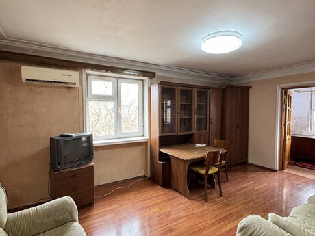 2 otaqlı köhnə tikili - Elmlər Akademiyası m. - 33 m²