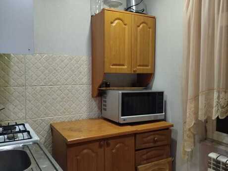3 otaqlı köhnə tikili - Elmlər Akademiyası m. - 90 m²