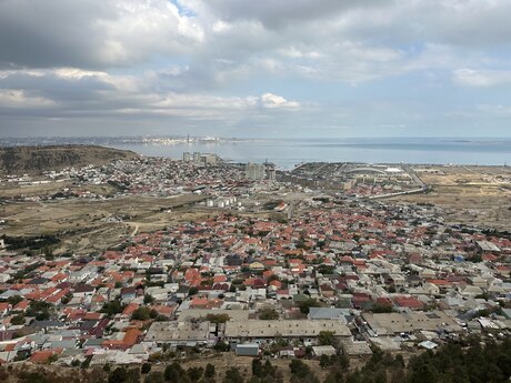 Satılır 9 otaqlı həyət evi/bağ evi 550 m², Badamdar q.