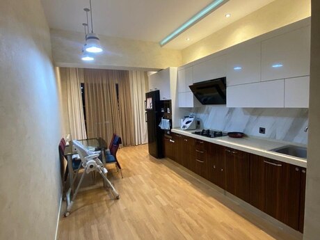 3 otaqlı yeni tikili - Şah İsmayıl Xətai m. - 145 m²