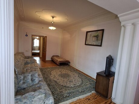 2 otaqlı köhnə tikili - 28 May m. - 65 m²