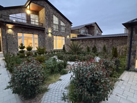 5 otaqlı həyət evi/bağ evi - Şüvəlan q. - 340 m²