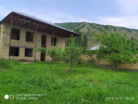 Satılır 8 otaqlı həyət evi/bağ evi 186 m², Şəki