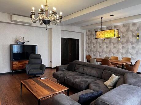 Elan №5975135 - Bakı, Ağ şəhər q., 3 otaqlı, 150 m², 5/7 mərtəbə