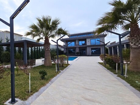 9 otaqlı həyət evi/bağ evi - Mərdəkan q. - 1050 m²