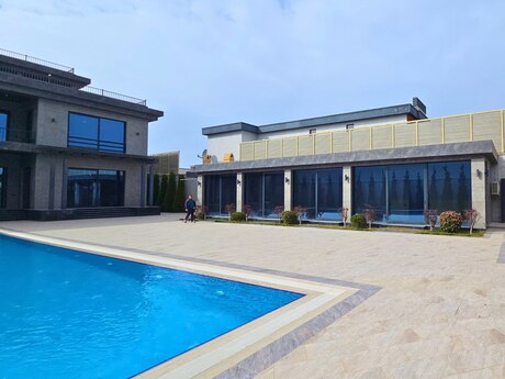 9 otaqlı həyət evi/bağ evi - Mərdəkan q. - 1050 m²