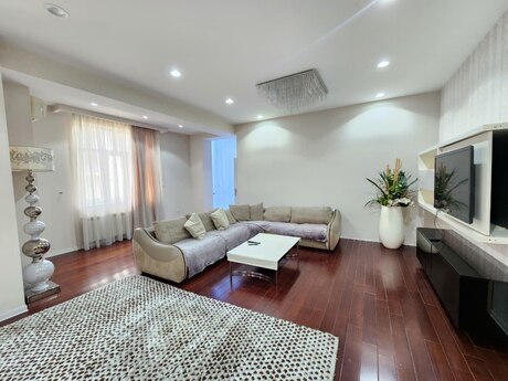 3 otaqlı yeni tikili - 28 May m. - 175 m²