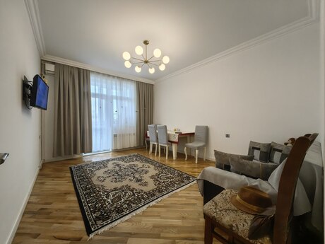 Elan №5936386 - Bakı, 28 May m., 2 otaqlı, 65 m², 4/4 mərtəbə