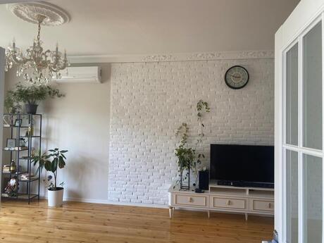 4 otaqlı həyət evi/bağ evi - Novxanı q. - 200 m²