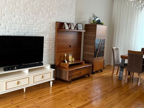 4 otaqlı həyət evi/bağ evi - Novxanı q. - 200 m²
