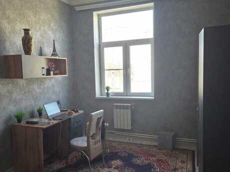 3 otaqlı köhnə tikili - Bakıxanov q. - 100 m²