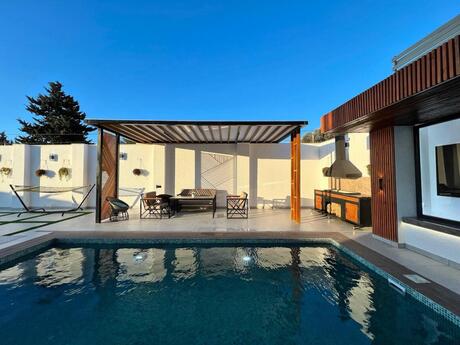 5 otaqlı həyət evi/bağ evi - Mərdəkan q. - 280 m²
