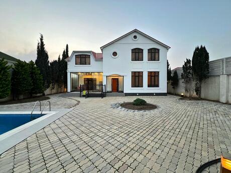 5 otaqlı həyət evi/bağ evi - Şüvəlan q. - 350 m²