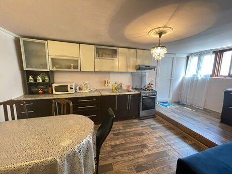 5 otaqlı həyət evi/bağ evi - İnşaatçılar m. - 160 m²