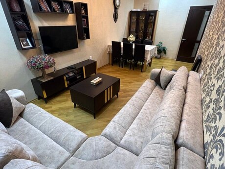 4 otaqlı yeni tikili - İnşaatçılar m. - 140 m²
