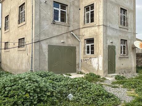 Satılır 5 otaqlı həyət evi/bağ evi 450 m², Binə q.
