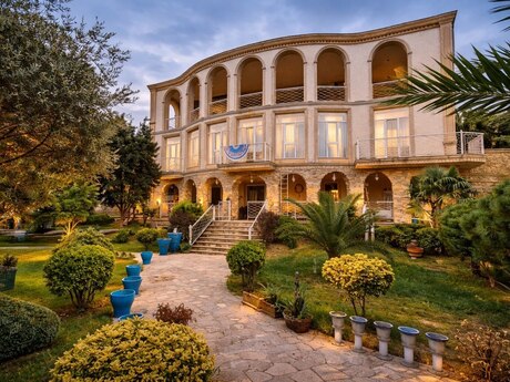 7 otaqlı həyət evi/bağ evi - Buzovna q. - 600 m²