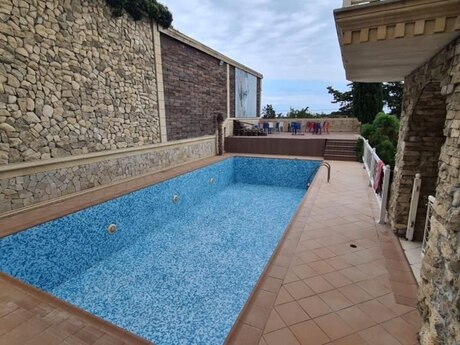7 otaqlı həyət evi/bağ evi - Buzovna q. - 600 m²