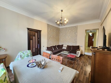 Elan №5978051 - Bakı, Sahil m., 2 otaqlı, 75 m², 2/5 mərtəbə