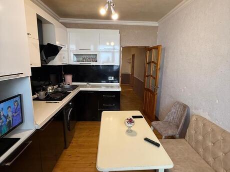 3 otaqlı köhnə tikili - 8-ci kilometr q. - 72 m²