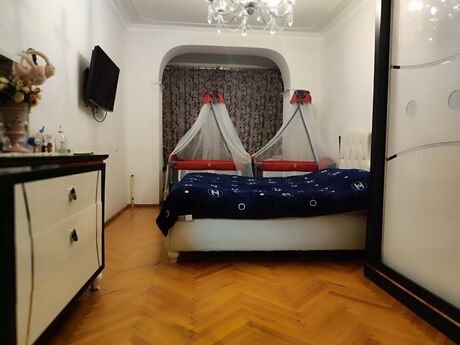 4 otaqlı köhnə tikili - Azadlıq Prospekti m. - 115 m²