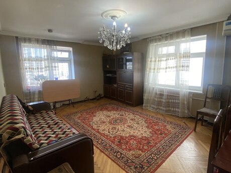 2 otaqlı köhnə tikili - Elmlər Akademiyası m. - 65 m²