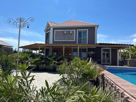 5 otaqlı həyət evi/bağ evi - Şüvəlan q. - 300 m²
