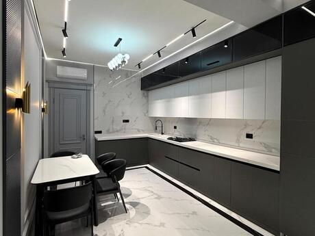 4-комн. новостройка - м. 8 ноября - 185 м²