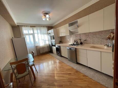 Satılır 3 otaqlı yeni tikili 122 m², 9-cu mikrorayon q.