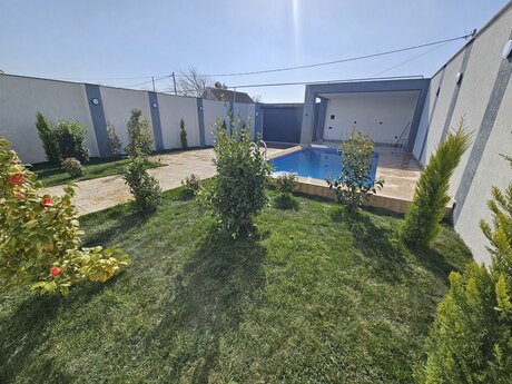 4 otaqlı həyət evi/bağ evi - Şüvəlan q. - 160 m²