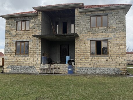 Satılır 7 otaqlı həyət evi/bağ evi 300 m², Qəbələ