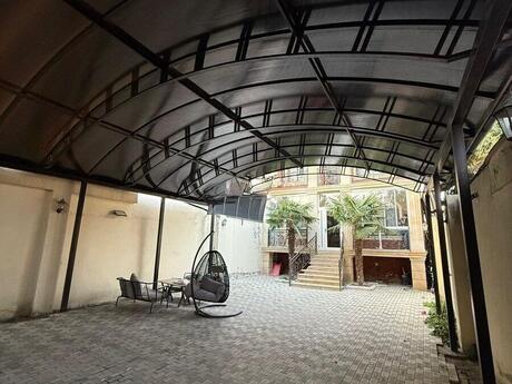 4 otaqlı həyət evi/bağ evi - Memar Əcəmi m. - 200 m²