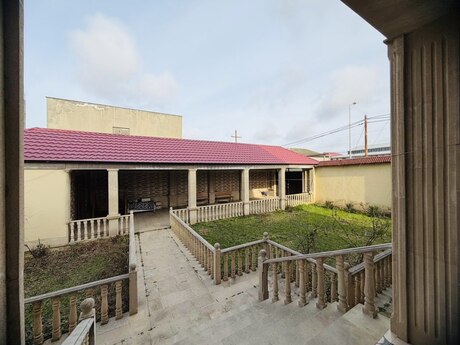 6 otaqlı həyət evi/bağ evi - Mərdəkan q. - 260 m²