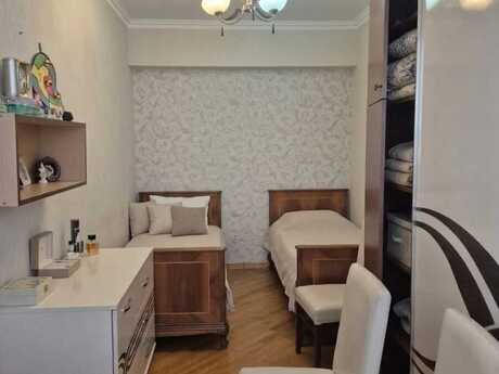 Satlr 4 otaql khn tikili 90 m, Azadlq Prospekti m.