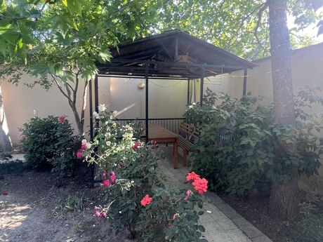 Satılır 4 otaqlı həyət evi/bağ evi 145 m², Buzovna q.