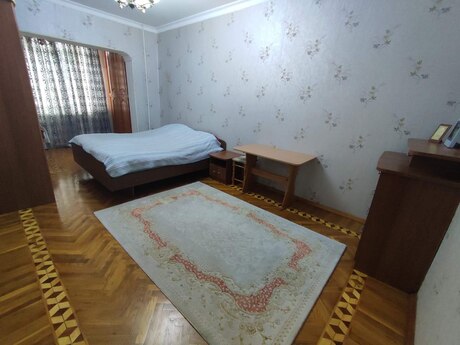 4 otaqlı köhnə tikili - Neftçilər m. - 100 m²