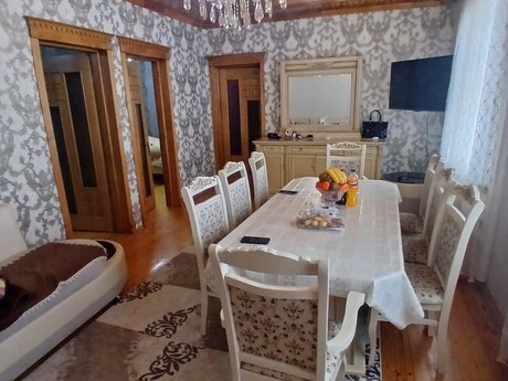 Satılır 4 otaqlı həyət evi/bağ evi 130 m², Binə q.